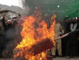 Katliam bölgesini ziyaret eden heyete saldırı